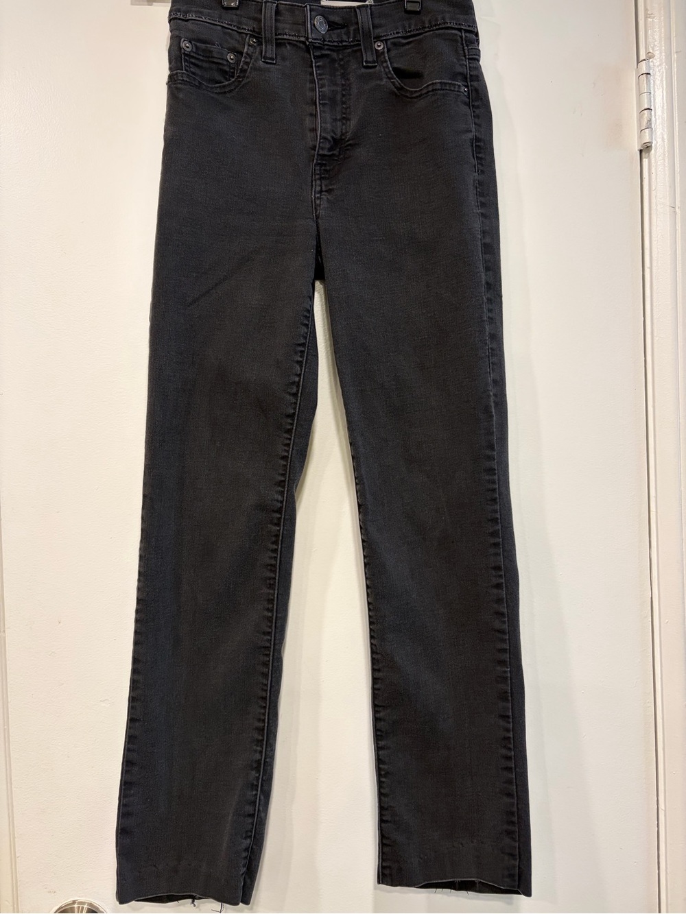 Levi's || 724 High Rise Straight Jeans || 26x32 || Black || Denim Excellent